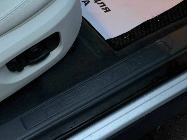 Сірий Ленд Ровер Діскавері, об'ємом двигуна 2 л та пробігом 143 тис. км за 15990 $, фото 19 на Automoto.ua