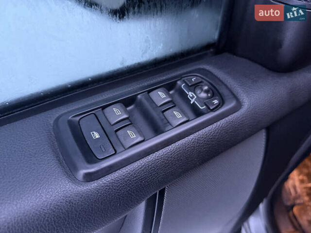 Серый Ленд Ровер Дискавери, объемом двигателя 3 л и пробегом 269 тыс. км за 26500 $, фото 29 на Automoto.ua