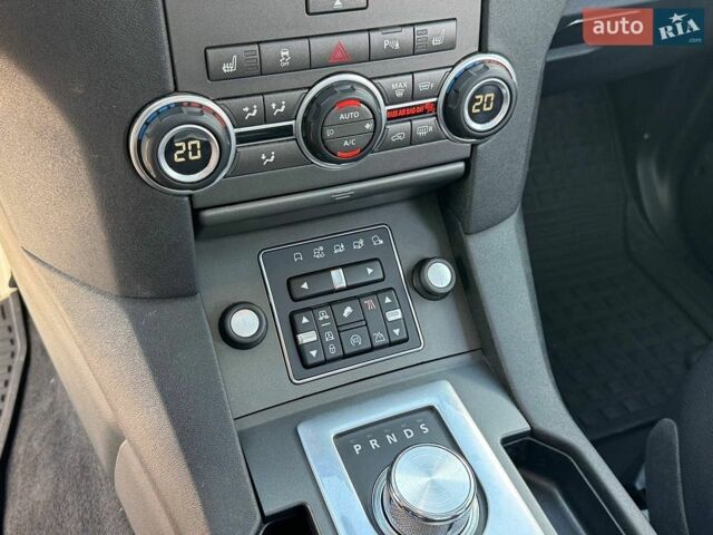 Сірий Ленд Ровер Діскавері, об'ємом двигуна 2.99 л та пробігом 275 тис. км за 19500 $, фото 31 на Automoto.ua