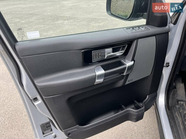 Серый Ленд Ровер Дискавери, объемом двигателя 3 л и пробегом 143 тыс. км за 16000 $, фото 22 на Automoto.ua