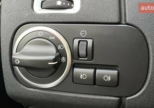 Ленд Ровер Дискавери 2016 в Киеве на Automoto.ua Серый Ленд Ровер Дискавери, объемом двигателя 3 л и пробегом 144 тыс. км за 23500 $, фото 65 на Automoto.ua