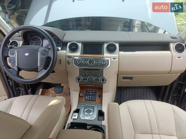 Ленд Ровер Дискавери 2016 в Киеве на Automoto.ua Серый Ленд Ровер Дискавери, объемом двигателя 3 л и пробегом 109 тыс. км за 24800 $, фото 9 на Automoto.ua