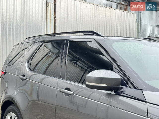 Сірий Ленд Ровер Діскавері, об'ємом двигуна 2 л та пробігом 93 тис. км за 28750 $, фото 25 на Automoto.ua