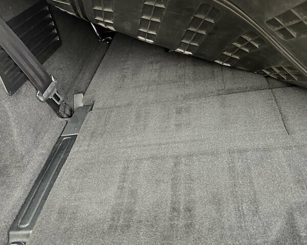 Серый Ленд Ровер Дискавери, объемом двигателя 3 л и пробегом 90 тыс. км за 38000 $, фото 12 на Automoto.ua