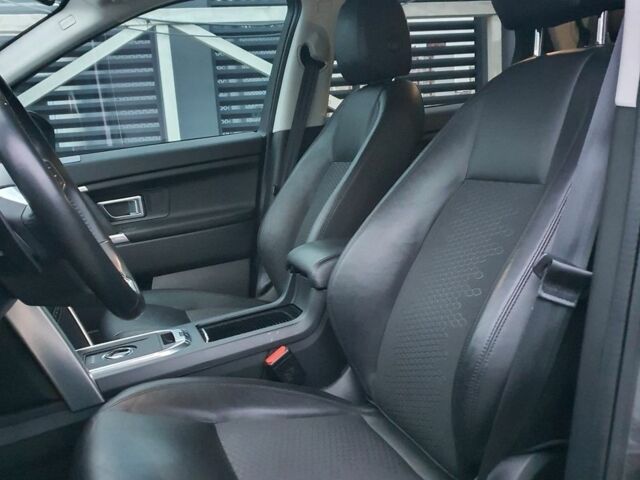 Сірий Ленд Ровер Діскавері, об'ємом двигуна 2 л та пробігом 76 тис. км за 18500 $, фото 6 на Automoto.ua