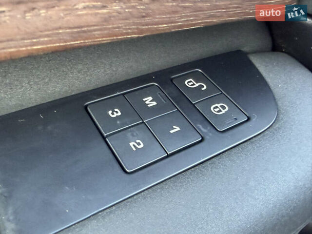 Серый Ленд Ровер Дискавери, объемом двигателя 2 л и пробегом 93 тыс. км за 26950 $, фото 29 на Automoto.ua