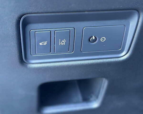 Ленд Ровер Дискавери 2017 в Ужгороде на Automoto.ua Серый Ленд Ровер Дискавери, объемом двигателя 2.99 л и пробегом 120 тыс. км за 37000 $, фото 26 на Automoto.ua