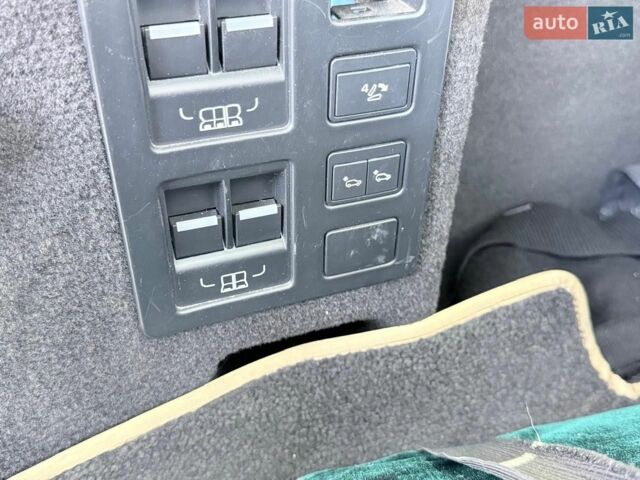 Сірий Ленд Ровер Діскавері, об'ємом двигуна 2.99 л та пробігом 180 тис. км за 28800 $, фото 23 на Automoto.ua