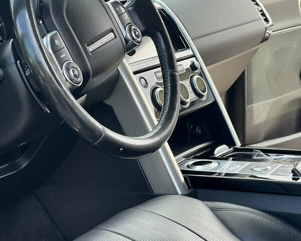 Сірий Ленд Ровер Діскавері, об'ємом двигуна 2.99 л та пробігом 140 тис. км за 28000 $, фото 88 на Automoto.ua