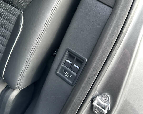 Серый Ленд Ровер Дискавери, объемом двигателя 2.99 л и пробегом 200 тыс. км за 27000 $, фото 42 на Automoto.ua