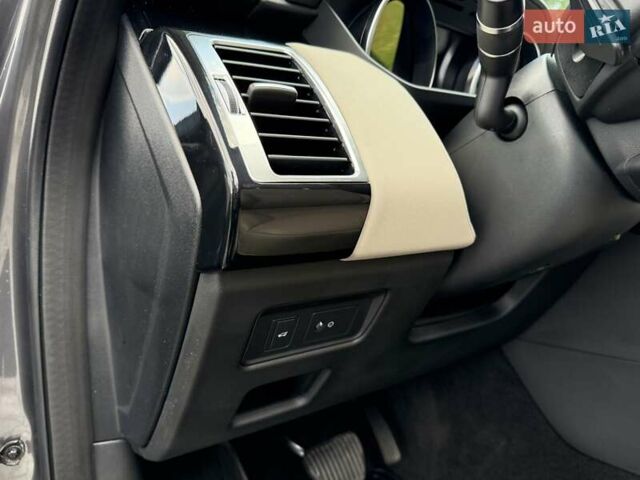 Сірий Ленд Ровер Діскавері, об'ємом двигуна 2 л та пробігом 124 тис. км за 28777 $, фото 59 на Automoto.ua