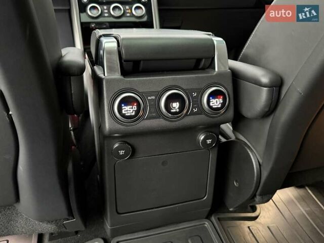 Сірий Ленд Ровер Діскавері, об'ємом двигуна 3 л та пробігом 105 тис. км за 29555 $, фото 110 на Automoto.ua