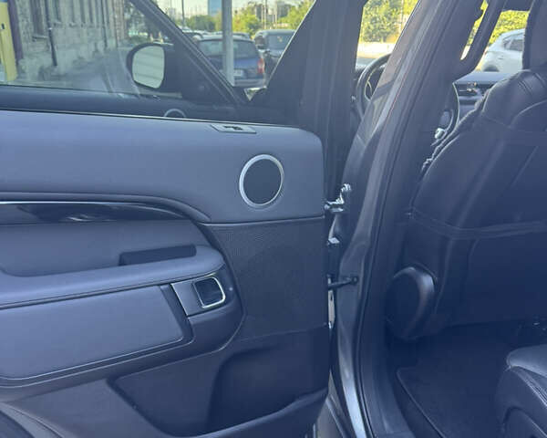 Серый Ленд Ровер Дискавери, объемом двигателя 3 л и пробегом 82 тыс. км за 40500 $, фото 8 на Automoto.ua