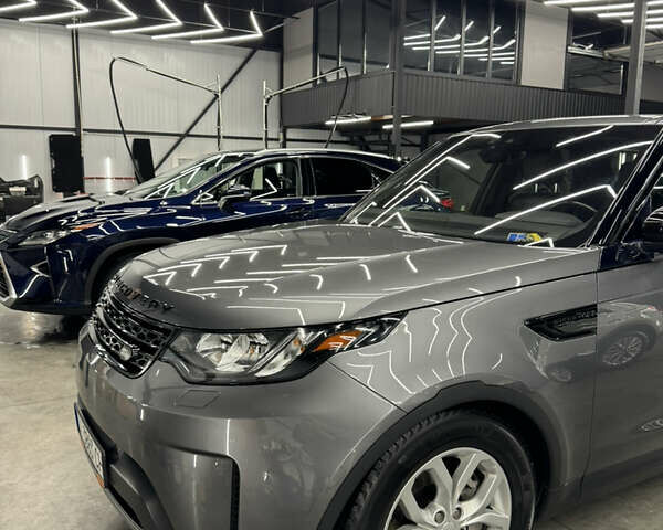 Серый Ленд Ровер Дискавери, объемом двигателя 3 л и пробегом 82 тыс. км за 40500 $, фото 3 на Automoto.ua