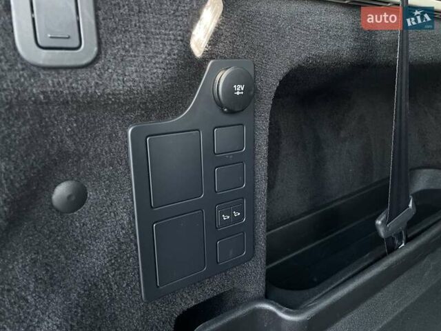 Серый Ленд Ровер Дискавери, объемом двигателя 3 л и пробегом 70 тыс. км за 37900 $, фото 45 на Automoto.ua