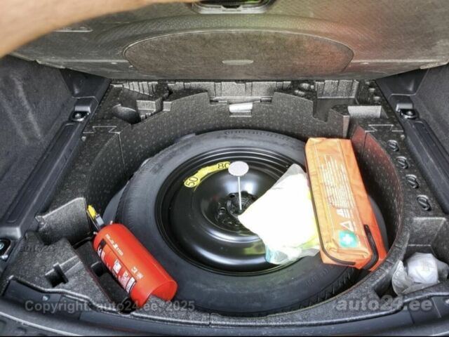 Серый Ленд Ровер Дискавери, объемом двигателя 2 л и пробегом 221 тыс. км за 536 $, фото 6 на Automoto.ua