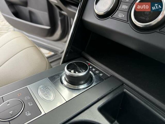 Сірий Ленд Ровер Діскавері, об'ємом двигуна 2 л та пробігом 124 тис. км за 28777 $, фото 74 на Automoto.ua