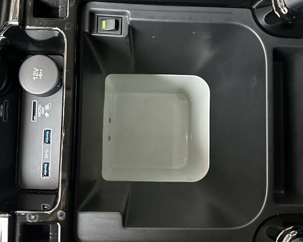 Серый Ленд Ровер Дискавери, объемом двигателя 3 л и пробегом 52 тыс. км за 39500 $, фото 70 на Automoto.ua