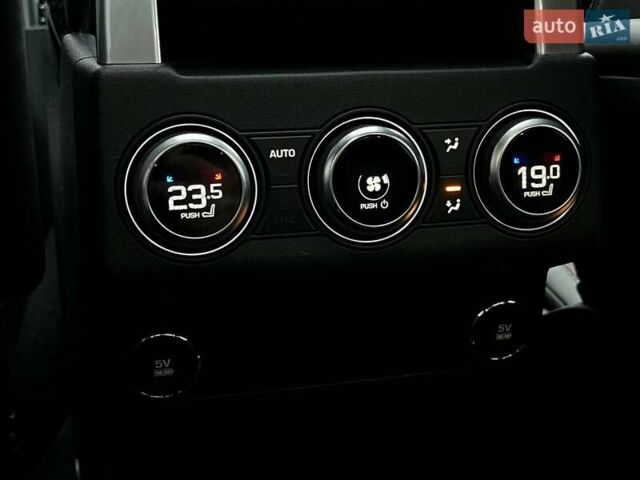 Серый Ленд Ровер Дискавери, объемом двигателя 3 л и пробегом 98 тыс. км за 34900 $, фото 21 на Automoto.ua