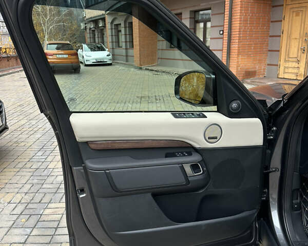 Серый Ленд Ровер Дискавери, объемом двигателя 3 л и пробегом 52 тыс. км за 39500 $, фото 57 на Automoto.ua