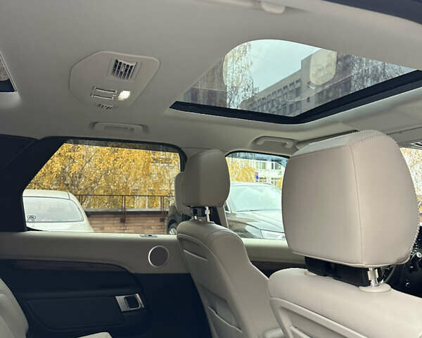 Серый Ленд Ровер Дискавери, объемом двигателя 3 л и пробегом 52 тыс. км за 39500 $, фото 90 на Automoto.ua