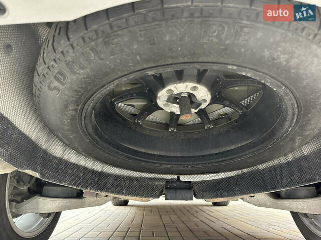 Серый Ленд Ровер Дискавери, объемом двигателя 3 л и пробегом 52 тыс. км за 39500 $, фото 124 на Automoto.ua