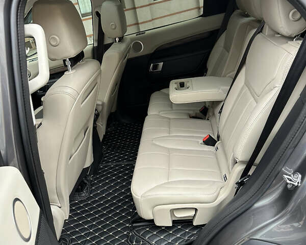 Серый Ленд Ровер Дискавери, объемом двигателя 3 л и пробегом 52 тыс. км за 39500 $, фото 75 на Automoto.ua