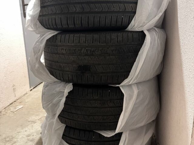 Серый Ленд Ровер Дискавери, объемом двигателя 2 л и пробегом 108 тыс. км за 25000 $, фото 7 на Automoto.ua