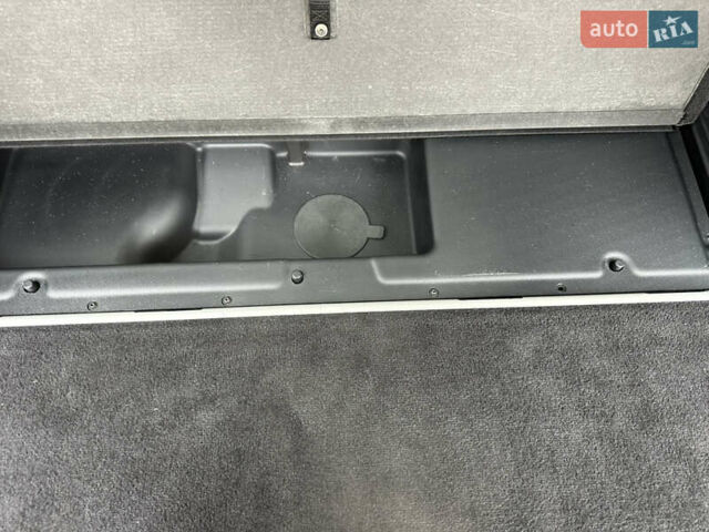 Серый Ленд Ровер Дискавери, объемом двигателя 3 л и пробегом 52 тыс. км за 39500 $, фото 102 на Automoto.ua