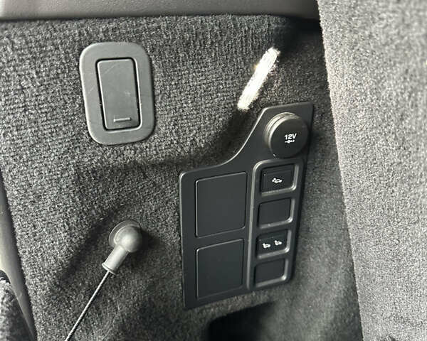 Серый Ленд Ровер Дискавери, объемом двигателя 3 л и пробегом 52 тыс. км за 39500 $, фото 87 на Automoto.ua