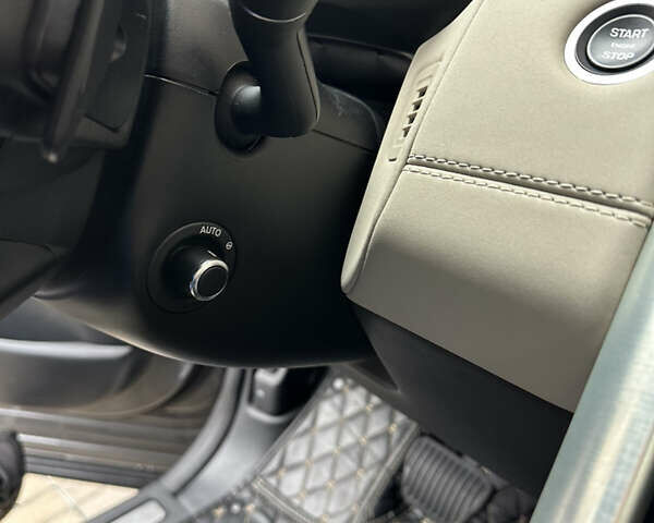 Серый Ленд Ровер Дискавери, объемом двигателя 3 л и пробегом 52 тыс. км за 39500 $, фото 122 на Automoto.ua