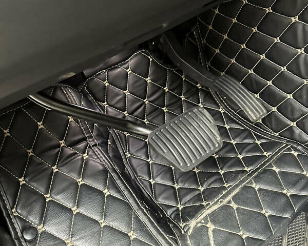 Серый Ленд Ровер Дискавери, объемом двигателя 3 л и пробегом 52 тыс. км за 39500 $, фото 121 на Automoto.ua