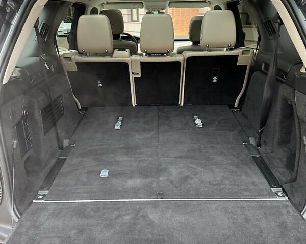 Серый Ленд Ровер Дискавери, объемом двигателя 3 л и пробегом 52 тыс. км за 39500 $, фото 100 на Automoto.ua