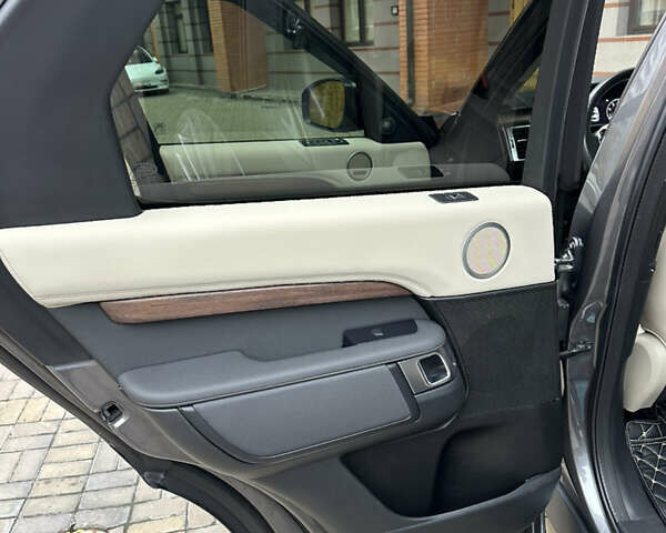 Серый Ленд Ровер Дискавери, объемом двигателя 3 л и пробегом 52 тыс. км за 39500 $, фото 74 на Automoto.ua