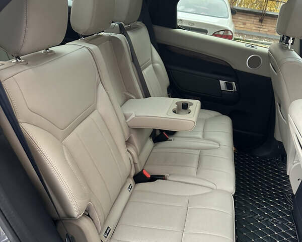 Серый Ленд Ровер Дискавери, объемом двигателя 3 л и пробегом 52 тыс. км за 39500 $, фото 94 на Automoto.ua