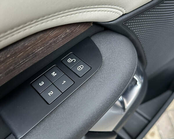 Серый Ленд Ровер Дискавери, объемом двигателя 3 л и пробегом 52 тыс. км за 39500 $, фото 118 на Automoto.ua