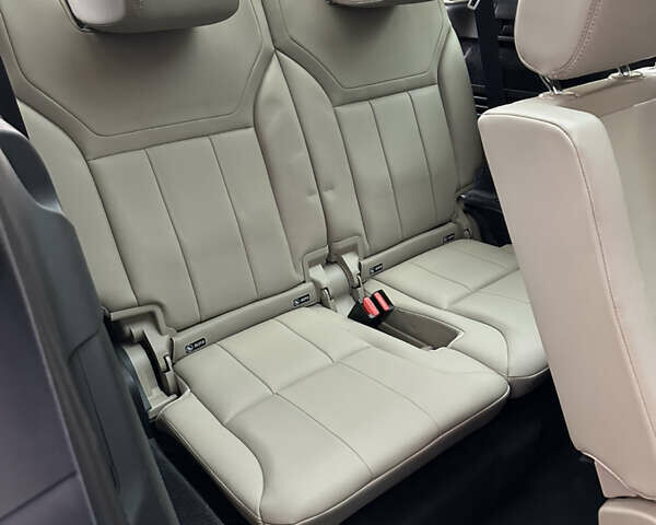 Серый Ленд Ровер Дискавери, объемом двигателя 3 л и пробегом 52 тыс. км за 39500 $, фото 92 на Automoto.ua