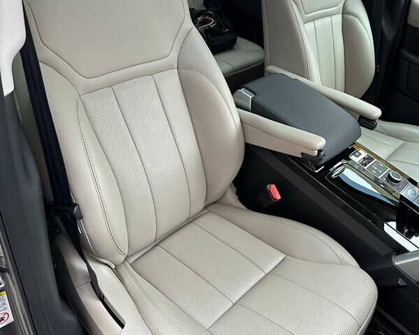 Серый Ленд Ровер Дискавери, объемом двигателя 3 л и пробегом 52 тыс. км за 39500 $, фото 107 на Automoto.ua