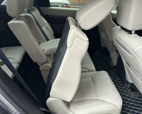 Серый Ленд Ровер Дискавери, объемом двигателя 3 л и пробегом 52 тыс. км за 39500 $, фото 93 на Automoto.ua