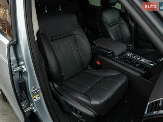 Серый Ленд Ровер Дискавери, объемом двигателя 2 л и пробегом 114 тыс. км за 32716 $, фото 17 на Automoto.ua