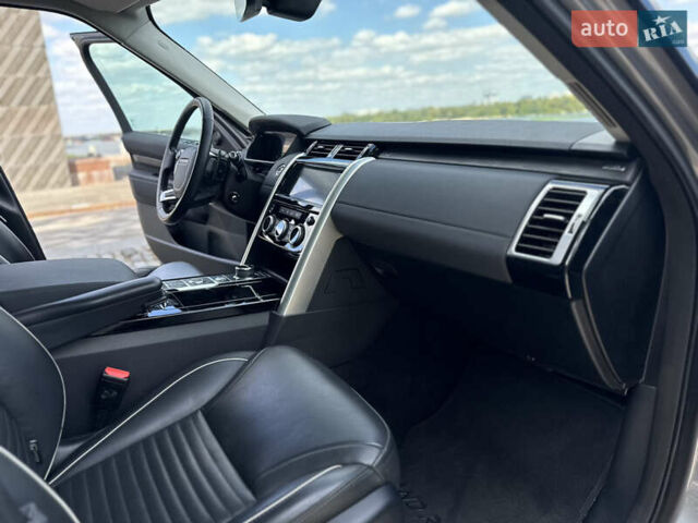 Ленд Ровер Дискавери 2020 в Киеве на Automoto.ua Серый Ленд Ровер Дискавери, объемом двигателя 3 л и пробегом 74 тыс. км за 51000 $, фото 68 на Automoto.ua