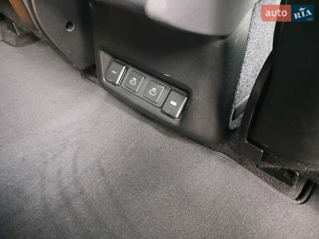 Серый Ленд Ровер Дискавери, объемом двигателя 3 л и пробегом 99 тыс. км за 49900 $, фото 7 на Automoto.ua