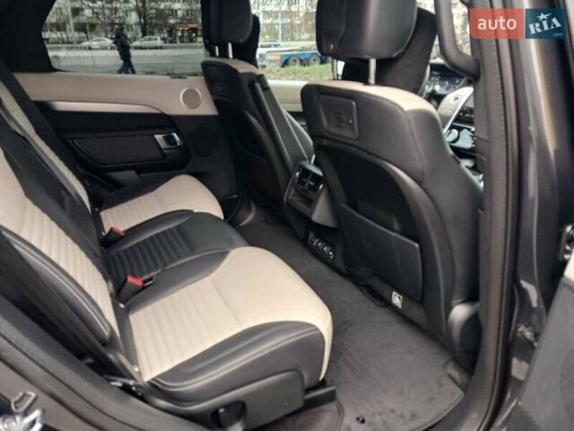 Серый Ленд Ровер Дискавери, объемом двигателя 3 л и пробегом 99 тыс. км за 49900 $, фото 6 на Automoto.ua