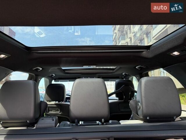 Сірий Ленд Ровер Діскавері, об'ємом двигуна 2 л та пробігом 60 тис. км за 51000 $, фото 60 на Automoto.ua