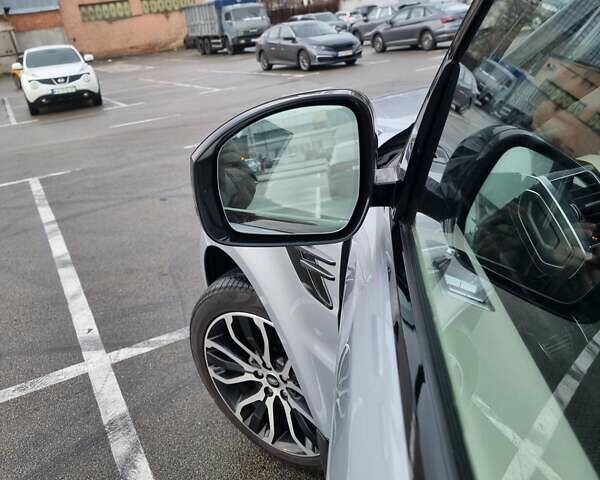 Сірий Ленд Ровер Діскавері, об'ємом двигуна 2.99 л та пробігом 65 тис. км за 76500 $, фото 3 на Automoto.ua