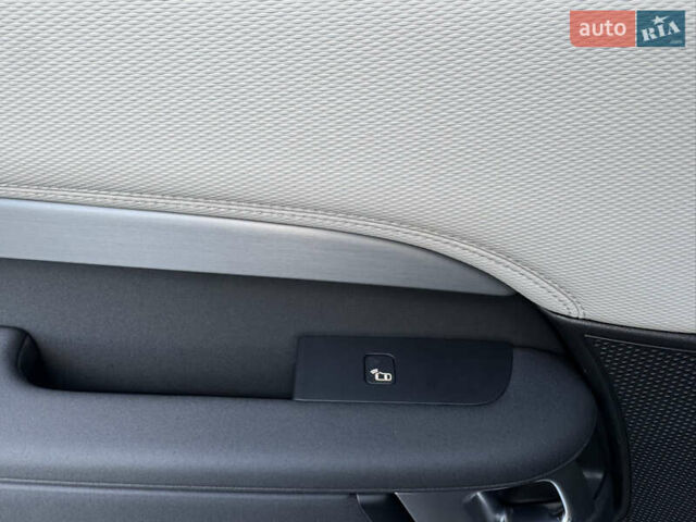 Ленд Ровер Дискавери 2021 в Киеве на Automoto.ua Серый Ленд Ровер Дискавери, объемом двигателя 3 л и пробегом 54 тыс. км за 58700 $, фото 41 на Automoto.ua