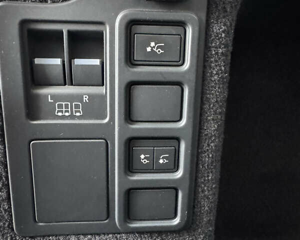 Ленд Ровер Дискавери 2021 в Киеве на Automoto.ua Серый Ленд Ровер Дискавери, объемом двигателя 3 л и пробегом 54 тыс. км за 58700 $, фото 62 на Automoto.ua