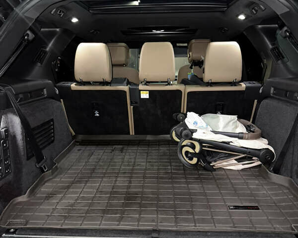 Серый Ленд Ровер Дискавери, объемом двигателя 3 л и пробегом 73 тыс. км за 64000 $, фото 5 на Automoto.ua