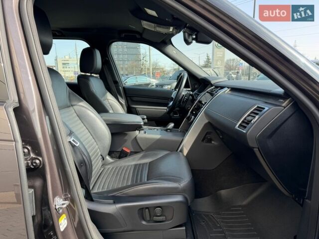 Сірий Ленд Ровер Діскавері, об'ємом двигуна 3 л та пробігом 117 тис. км за 51900 $, фото 35 на Automoto.ua