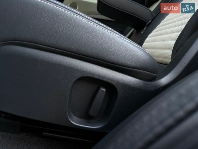 Сірий Ленд Ровер Діскавері, об'ємом двигуна 2 л та пробігом 60 тис. км за 55300 $, фото 49 на Automoto.ua